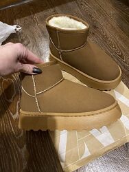 Актуальні коричневі укорочені уггі ugg на високій підошві
