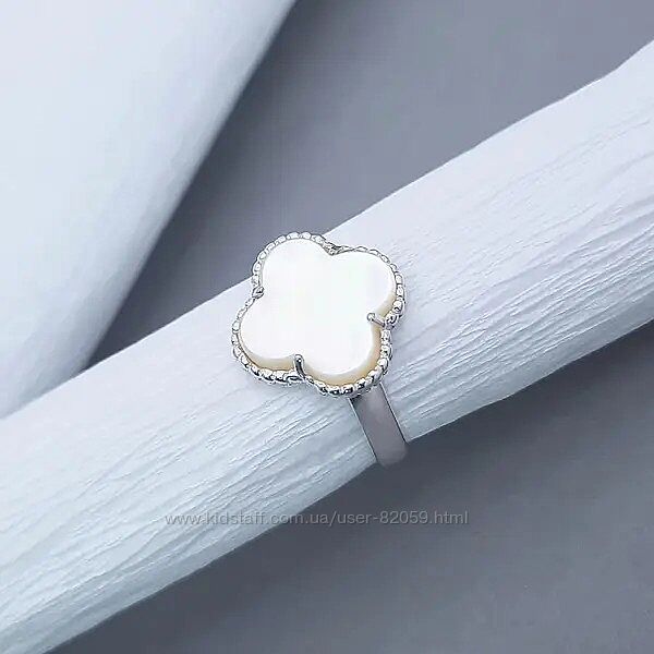 Срібна каблучка чотирилисник з перламутром