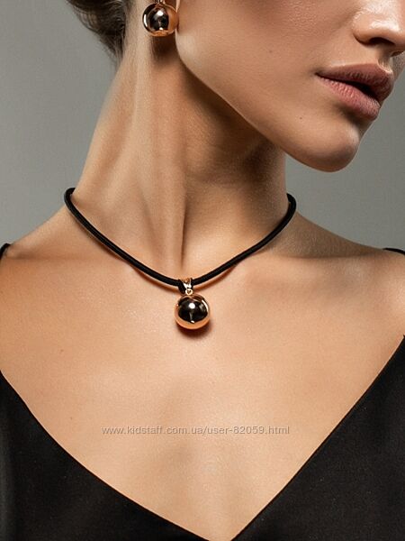 Шовковий шнурок із срібною застібкою