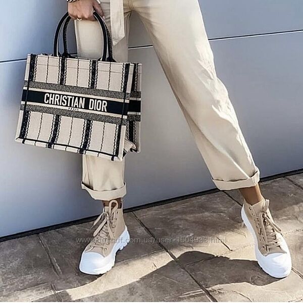 Супер бежевые и черние кеды/посл размеры