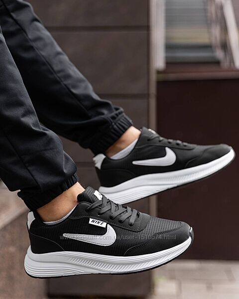 р.40, 41  Кроссовки Nike Racer Black White NK183