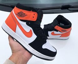 р.40 Стильные кроссовки Nike Air Jordan бело/черно/оранжевые 