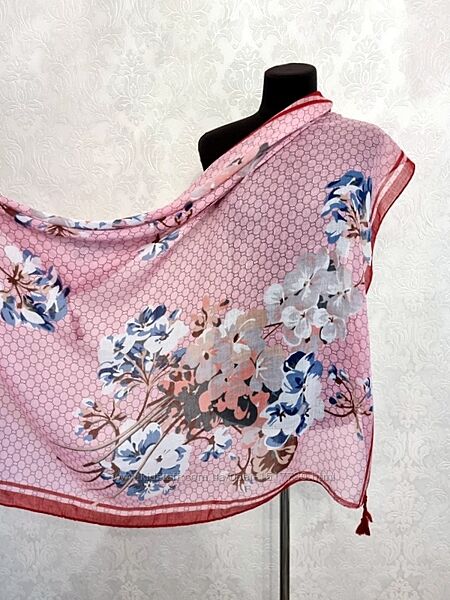 Хустка платок з квітковим принтом