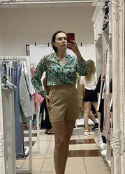 Тоненька яскрава сорочка Zara. 