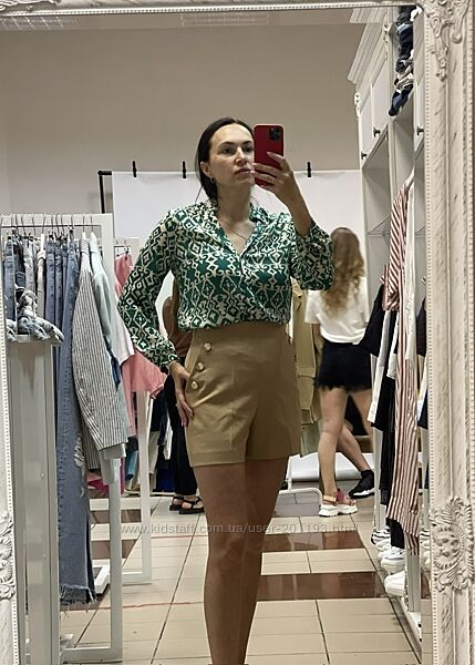 Тоненька яскрава сорочка Zara.