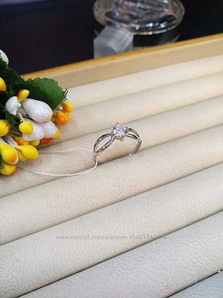 Серебряное классическое кольцо белым фианитом последний размер 17,5 скидка