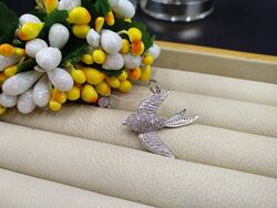 Серебряный кулон подвеска нежная птица ласточка с белыми фианитами 925