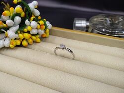 Серебряное нежное классическое кольцо белый фианит 925 размер 18