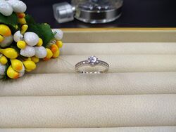 Серебряное нежное классическое кольцо перстень с фианитом 925 размер 17
