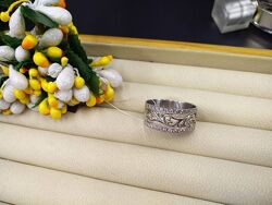Серебряное узор массивное кольцо с камнем фианитом последний размер скидка