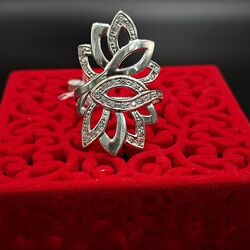 Серебряное широкое нежное кольцо узорное в белых фианитах 925 размер 18,5
