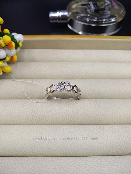 Серебряное шикарное кольцо пчела на сотах 925 размер 18.5