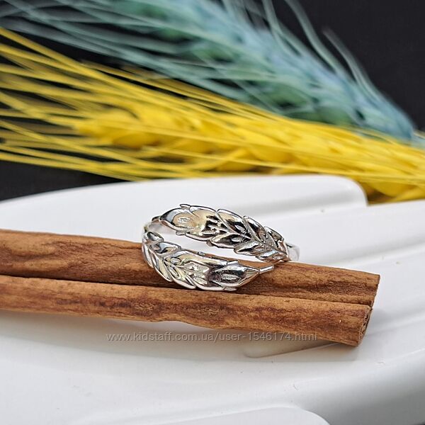 Серебряное нежное патриотическое безразмерное кольцо колос пшеница 925