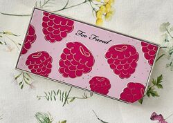 Тіні Too Faced Razzle Dazzle Berry ароматна колекція Tutti Frutti