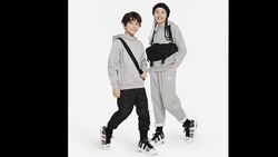 Крутецьке трендове худі Nike