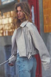 Женская молочная косуха Zara