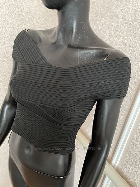 бандажный топ с вырезом и переплетами