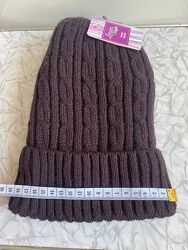 Тепла жіноча шапка на хутрі