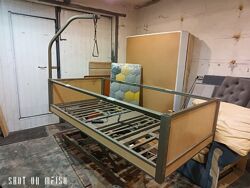 Медичне ліжко.