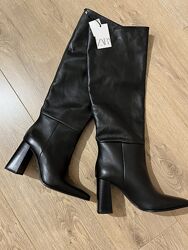 Новые кожаные сапоги черного цвета Zara 