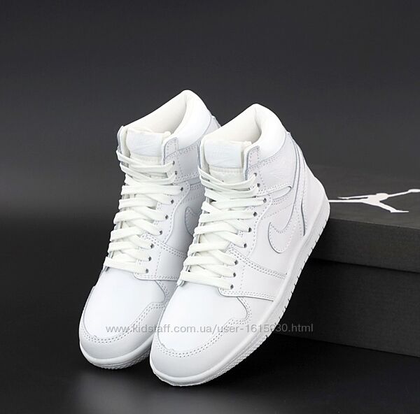 Зимові унісекс жіночі чоловічі кросівки Nike Jordan 1 Retro (36-45) ХУТРО Арт 13001 Виробник В´єтнам Верх Натуральна шкіра Всередині Хутро Підошва Гума Розміри: 36, 37, 38, 39, 40, 41, 42, 43, 44, 45