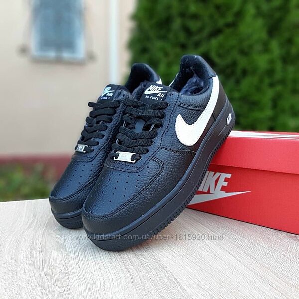 Зимові жіночі кросівки Nike Air Force (36-41) ХУТРО Арт 3571 Виробник В´єтнам Верх PU шкіра Всередині Хутро Підошва Гума Розміри 36й(23см), 37й(23,5см), 38й(24см), 39й(25см), 40й(25,5см), 41й(26см) Ціна 1700 грн