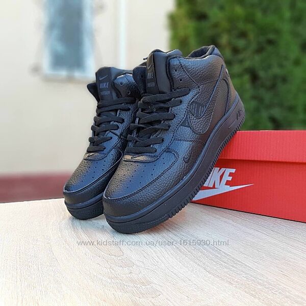 Зимові жіночі кросівки Nike Air Force 1 Mid LV8 (36-41) Хутро Арт 3654 Виробник В´єтнам Верх PU шкіра Всередині Хутро Підошва Гума Розміри 36(23см), 37(23,5см), 38(24см), 39(25см), 40(25,5), 41(26см) Ціна 1500 грн