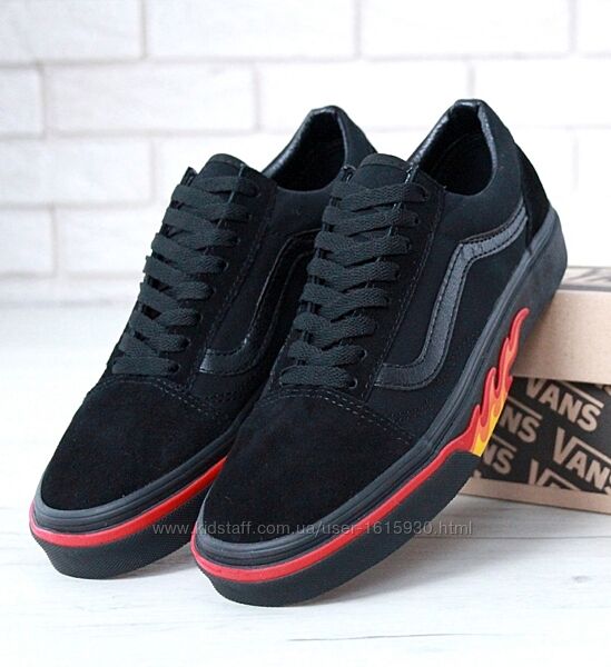 Чоловічі кеди Vans Old Skool (40-45) Арт 11605 Виробник Камбоджа Верх Замш/Бавовна Підошва Гума Розміри: 7,5 = 25,5cm 8 = 25,8cm 8,5 = 26cm 9 = 26,5cm 9,5 = 27cm 10 = 27,5cm 10,5 = 28cm 11 = 28,5-29cм