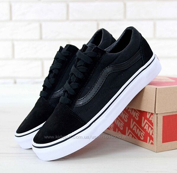 Унісекс жіночі чоловічі кеди Vans Old Skool (36-45) Арт 11579 Виробник Китай Верх Замш/Бавовна Підошва Гума Розміри: 5-23,5cm 5,5-23,8cm 6-24cm 6,5-24,5cm 7-25cm 7,5-25,5cm 8-25,8cm 8,5-26cm 9-26,5cm 9,5-27cm 10-27,5cm 10,5-28cm 11-29cm