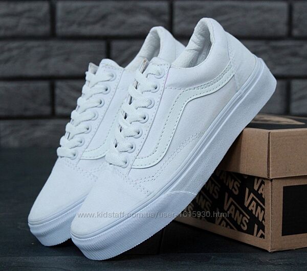 Унісекс жіночі чоловічі кеди Vans Old Skool (36-45) Арт 10946 Виробник Китай Верх Бавовна Підошва Гума Розміри: 4,5-23cm 5-23,5cm 5,5-23,8cm 6-24cm 6,5-24,5cm 7-25cm 7,5-25,5cm 8-25,8cm 8,5-26cm 9-26,5cm 9,5-27cm 10-27,5cm 10,5-28cm 11-29cm