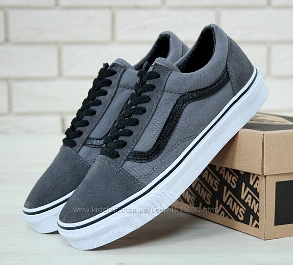 Чоловічі кеди Vans Old Skool (40-45) Арт 11439 Виробник Китай Верх Замш/Текстиль Підошва Гума Розміри: 7,5 = 25,5cm 8 = 25,8cm 8,5 = 26cm 9 = 26,5cm 9,5 = 27cm 10 = 27,5cm 10,5 = 28cm 11 = 28,5-29cm