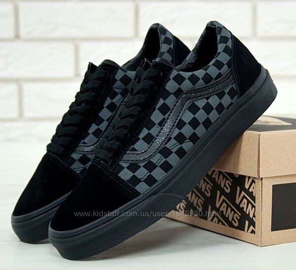 Чоловічі кеди Vans Old Skool (40-45) Арт 11438 Виробник Камбоджа Верх Замш/Текстиль Підошва Гума Розміри: 7,5 = 25,5cm 8 = 25,8cm 8,5 = 26cm 9 = 26,5cm 9,5 = 27cm 10 = 27,5cm 10,5 = 28cm 11 = 28,5-29cm