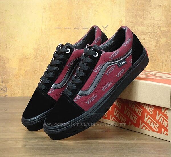 Чоловічі кеди Vans Old Skool (40-45) Арт 11182 Виробник Китай Верх Замш/Текстиль Підошва Гума Розміри: 7,5 = 25,5cm 8 = 25,8cm 8,5 = 26cm 9 = 26,5cm 9,5 = 27cm 10 = 27,5cm 10,5 = 28cm 11 = 28,5-29cm