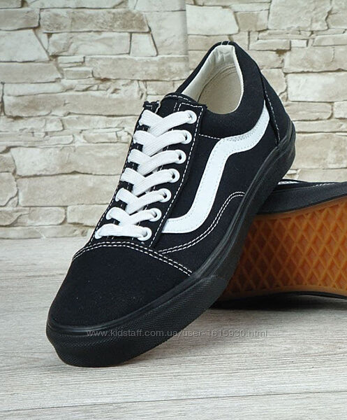 Чоловічі кеди Vans Old Skool (40-45) Арт 10986 Виробник Китай Верх Бавовна Підошва Гума Розміри: 7,5 = 25,5cm 8 = 25,8cm 8,5 = 26cm 9 = 26,5cm 9,5 = 27cm 10 = 27,5cm 10,5 = 28cm 11 = 28,5-29cm