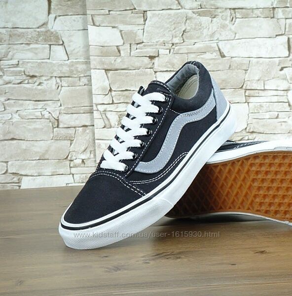 Чоловічі кеди Vans Old Skool (40-45) Арт 10942 Виробник Китай Верх Бавовна Підошва Гума Розміри: 7,5 = 25,5cm 8 = 25,8cm 8,5 = 26cm 9 = 26,5cm 9,5 = 27cm 10 = 27,5cm 10,5 = 28cm 11 = 28,5-29cm