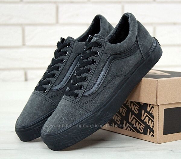 Чоловічі кеди Vans Old Skool (40-45) Арт 10945 Виробник Китай Верх Бавовна Підошва Гума Розміри: 7,5 = 25,5cm 8 = 25,8cm 8,5 = 26cm 9 = 26,5cm 9,5 = 27cm 10 = 27,5cm 10,5 = 28cm 11 = 28,5-29cm