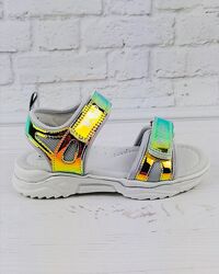 WeeStep. Красиві босоніжки