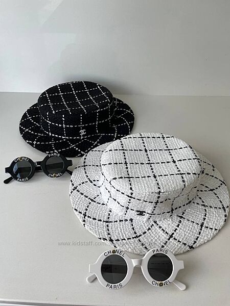 Твідовий капелюх Chanel в наявності білий, чорний.