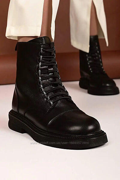  Ботинки женские демисезонные черные д807