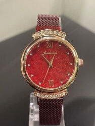  Женские наручные часы с красным браслетом код 711