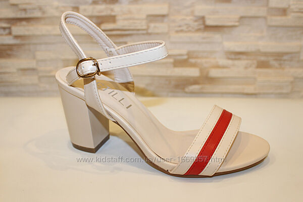  Босоножки женские бежевые на каблуке б1624