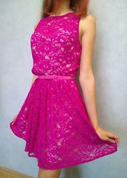 Шикарное нарядное короткое гипюровое розовое платье