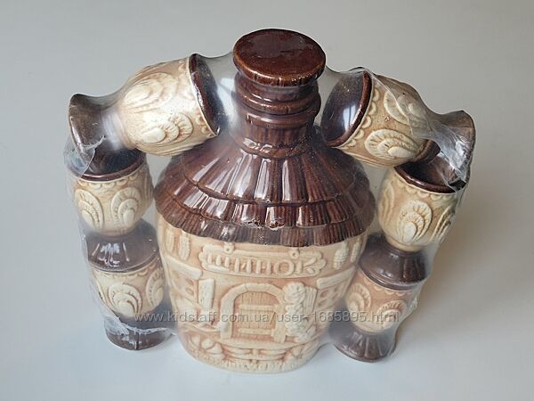 Глиняний графін з чарками
