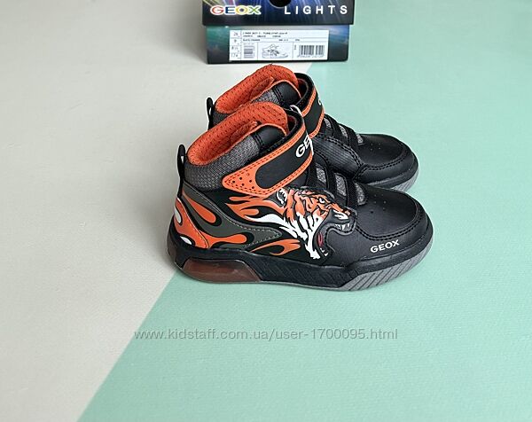 Демісезонні черевики Geox Inek   В наявності  26 розмір, 17 см 