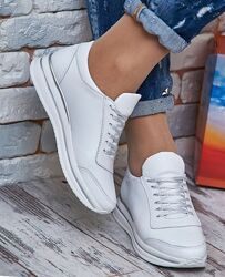 Женские белые натуральные кожаные кроссовки на белой с серебром подошве из 