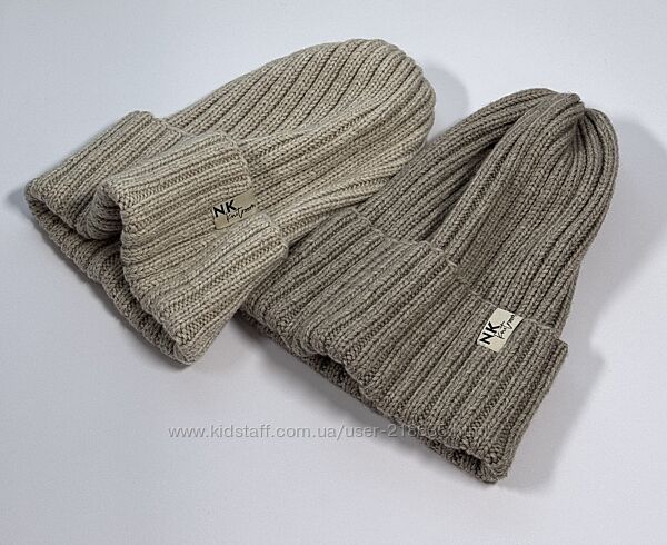 Женская шапка из мериносовой шерсти