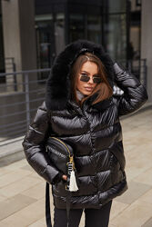 Женская черная зимняя куртка пуховик с капюшоном и натуральным мехом размер