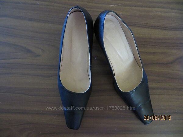 Туфли женские черные из кожи бу на каблуке размер 39