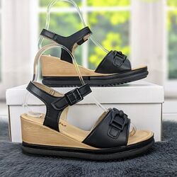 Босоножки женские Inblu черные на платформе 4507