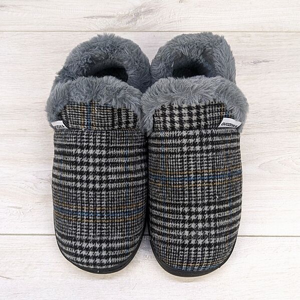 Тапочки чуни мужские домашние теплые закрытые черные в клетку 3814